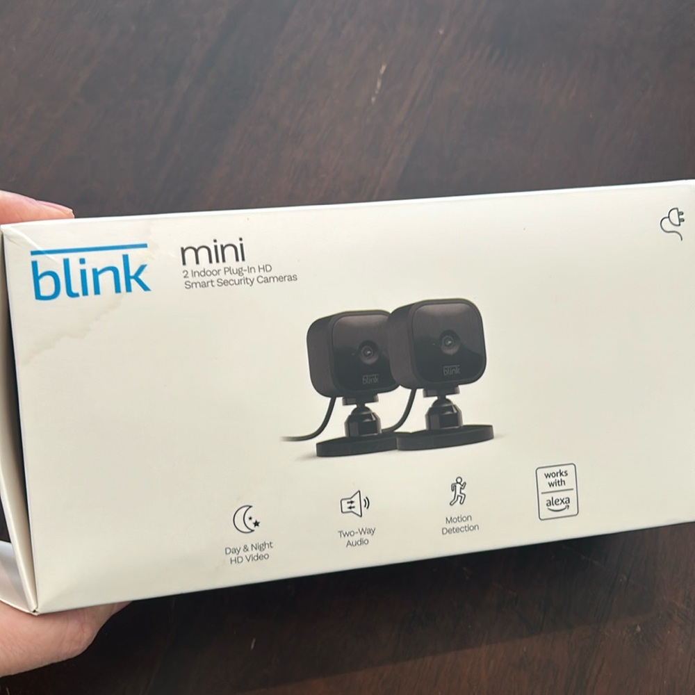NEW Blink mini 2 cameras